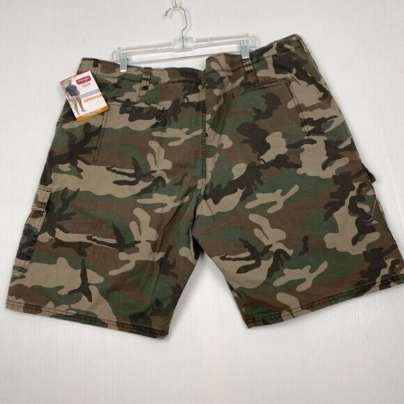 Men's Wrangler Camo Cargo Shorts  Stretch Relaxed Fit Tech Pocket size 46 new - Picture 5 of 16